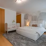 Charm 3bdr W/balcony By Lovelystay *