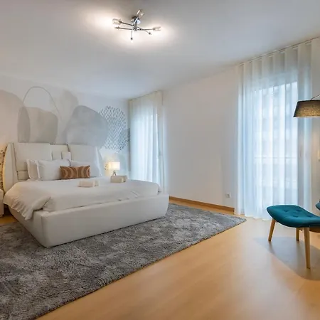 Charm 3bdr W/balcony By Lovelystay Lizbona