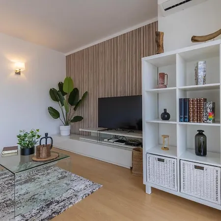 Apartment Charm 3bdr W/balcony By Lovelystay