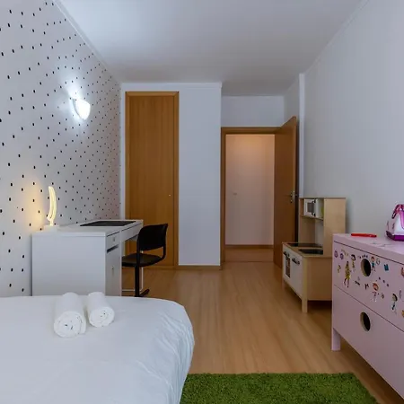 Charm 3bdr W/balcony By Lovelystay * Lizbona