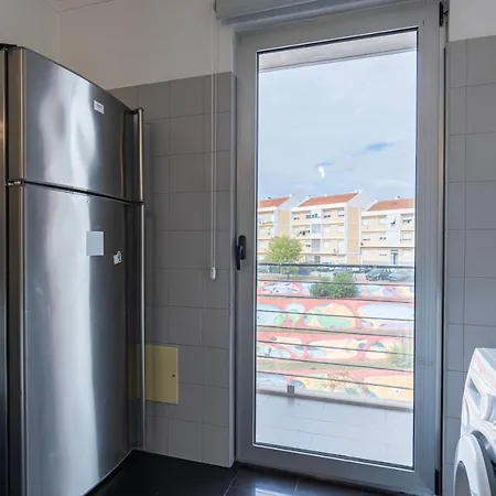 Apartment Charm 3bdr W/balcony By Lovelystay *