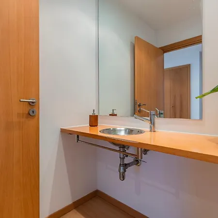 Apartment Charm 3bdr W/balcony By Lovelystay Lisbon