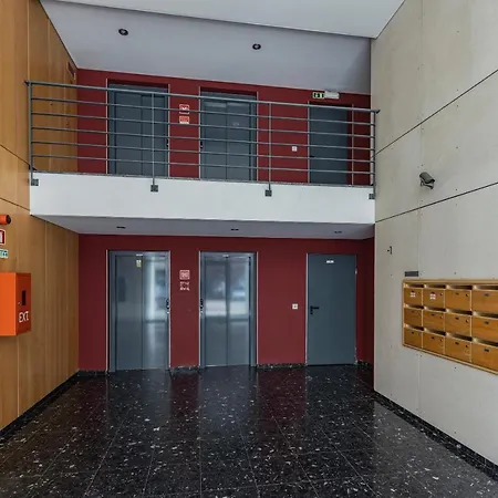 Charm 3bdr W/balcony By Lovelystay * Лиссабон