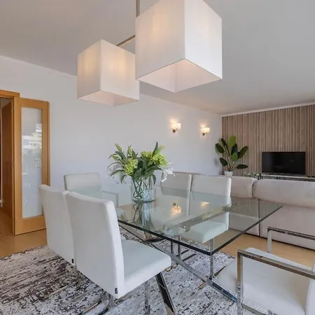 Charm 3bdr W/balcony By Lovelystay Apartament