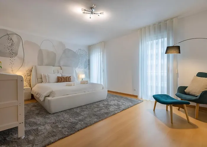 Charm 3bdr W/balcony By Lovelystay Lisboa