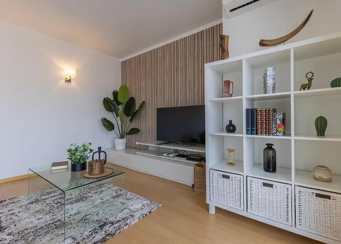 Apartamento Charm 3bdr W/balcony By Lovelystay