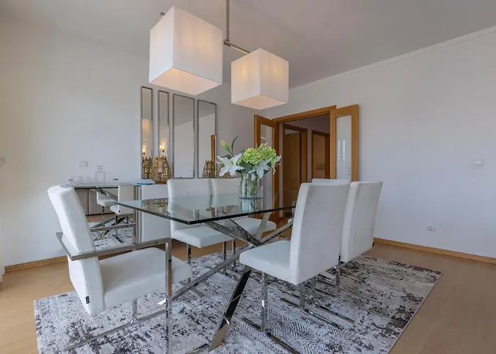 Apartamento Charm 3bdr W/balcony By Lovelystay