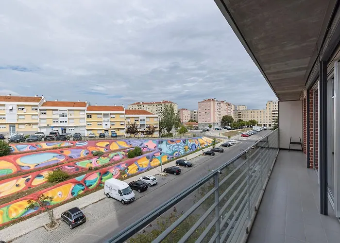 Charm 3bdr W/balcony By Lovelystay