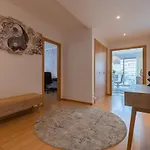 Charm 3bdr W/balcony By Lovelystay *