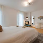 Charm 3bdr W/balcony By Lovelystay Lägenhet Lisboa