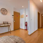 Lägenhet Charm 3bdr W/balcony By Lovelystay