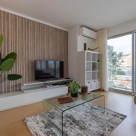 Charm 3bdr W/balcony By Lovelystay 아파트