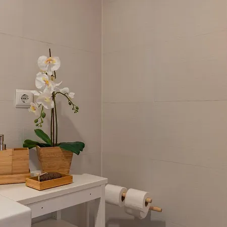 Charm 3bdr W/balcony By Lovelystay Apartamento