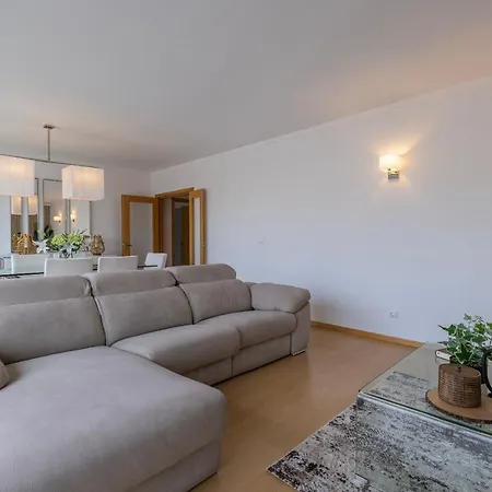 Apartamento Charm 3bdr W/balcony By Lovelystay *