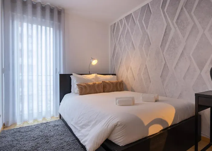 Charm 3bdr W/balcony By Lovelystay Lisboa